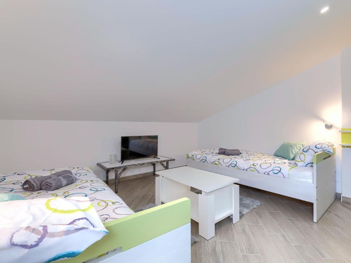 Apartment Joy By Interhome Pula Exteriör bild